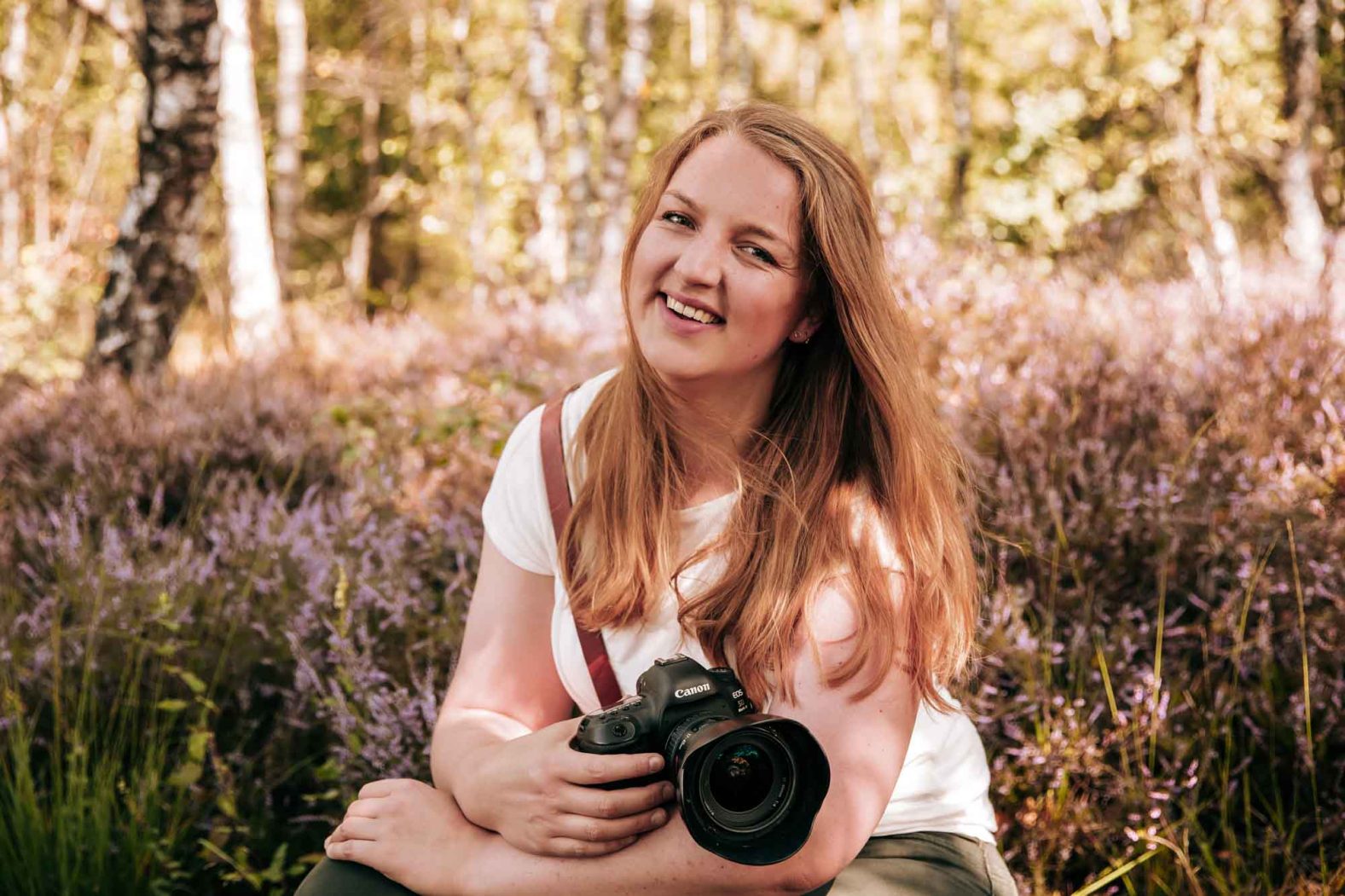 Fotograaf Angela Kiemeneij uit Oirschot. Je kunt bij haar terecht voor een spontane fotoshoot in de bossen met je familie of een complete bruiloftreportage.