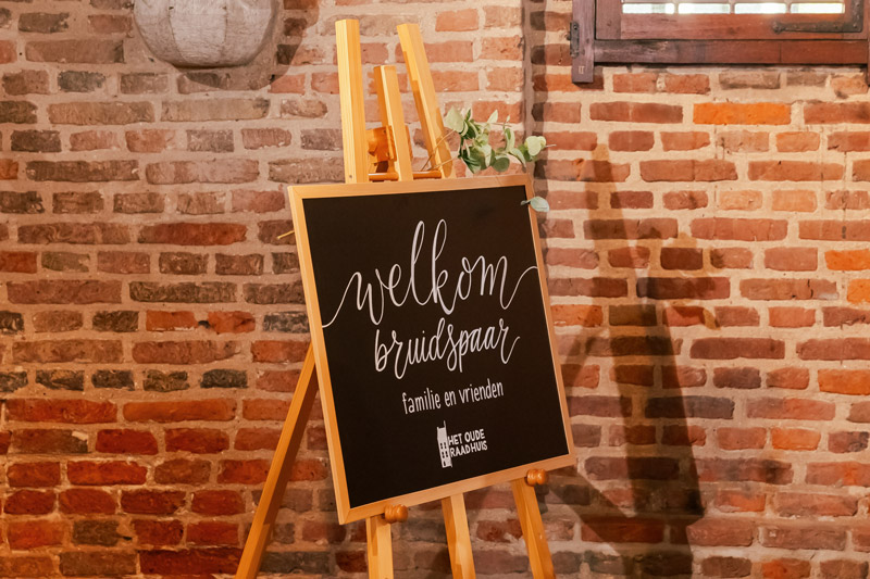 Trouwen in Oirschot in het raadhuis vastgelegd door de trouwfotograaf.