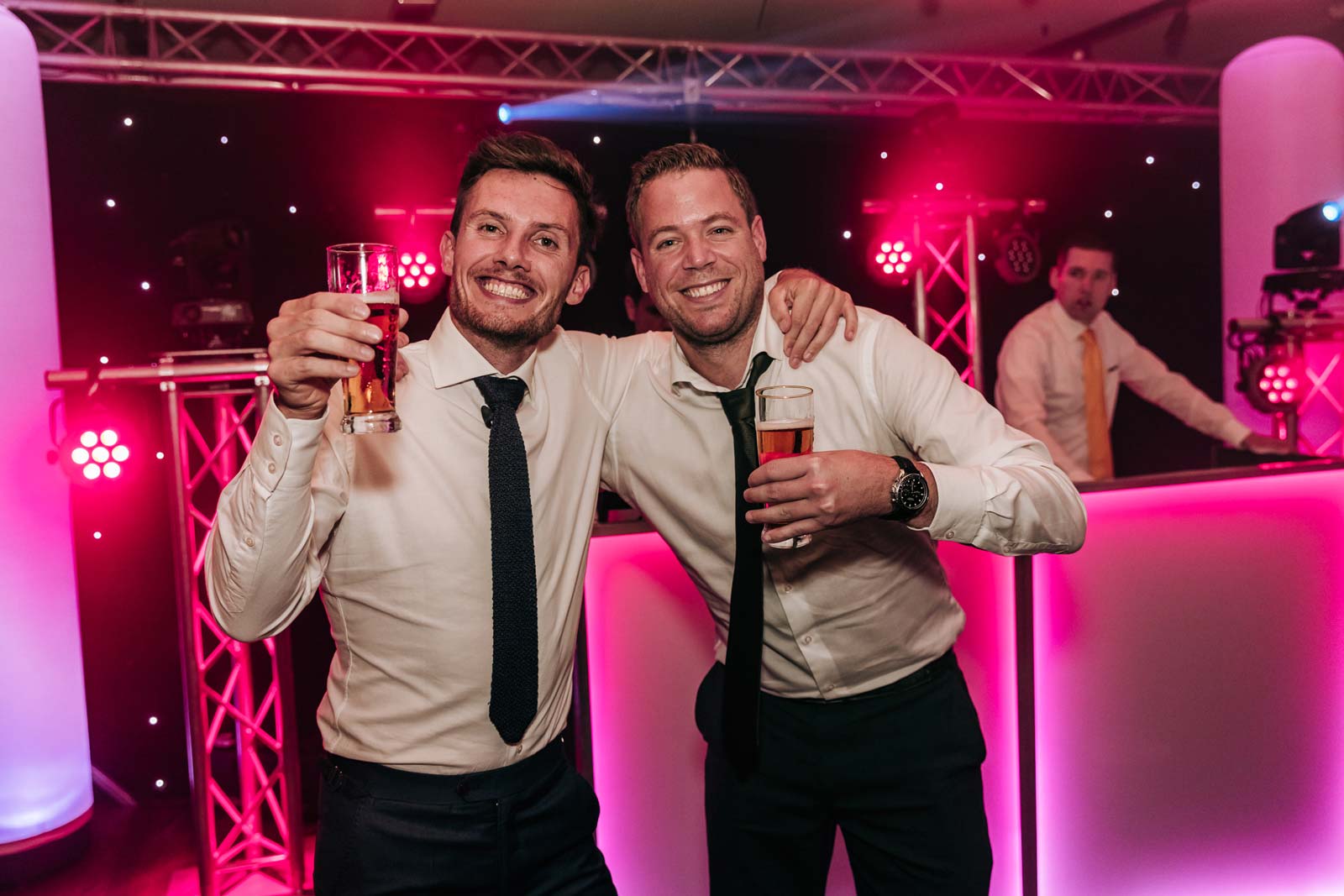 partypics-bruiloft-wedding-feest-55-Angela-Kiemeneij-Fotografie-Feestfotograaf-Eindhoven-DenBosch-Tilburg Feestfotograaf voor de omgeving van Eindhoven, Tilburg & Den Bosch. Beleef het feest zoals het is geweest!